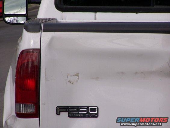 White 1999 Ford F-250 Super Duty rear badge and taillight