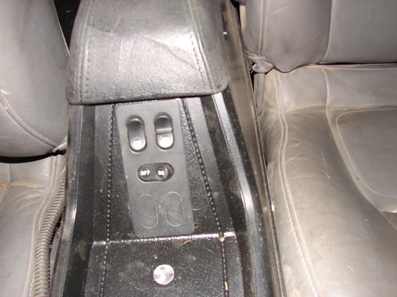 dsc01129.jpg Switch's for bags and exhaust cut outs