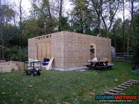 img_0258.jpg Sheathing well under way.