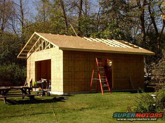 img_0298.jpg Sheathing well under way.