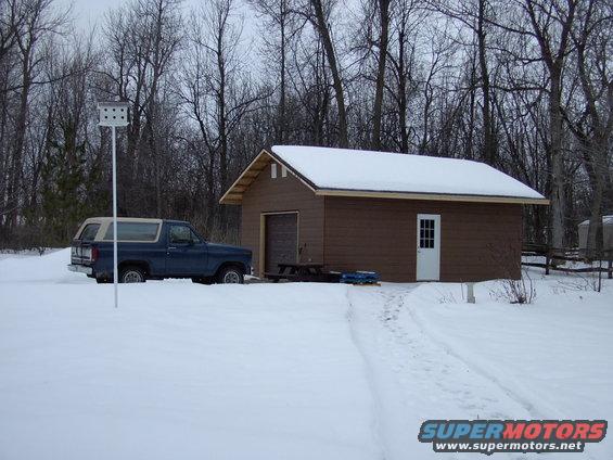 img_0329.jpg Siding nearly done, except the rear peak and the corners. Soffit to come. Can we beat the really cold weather ????