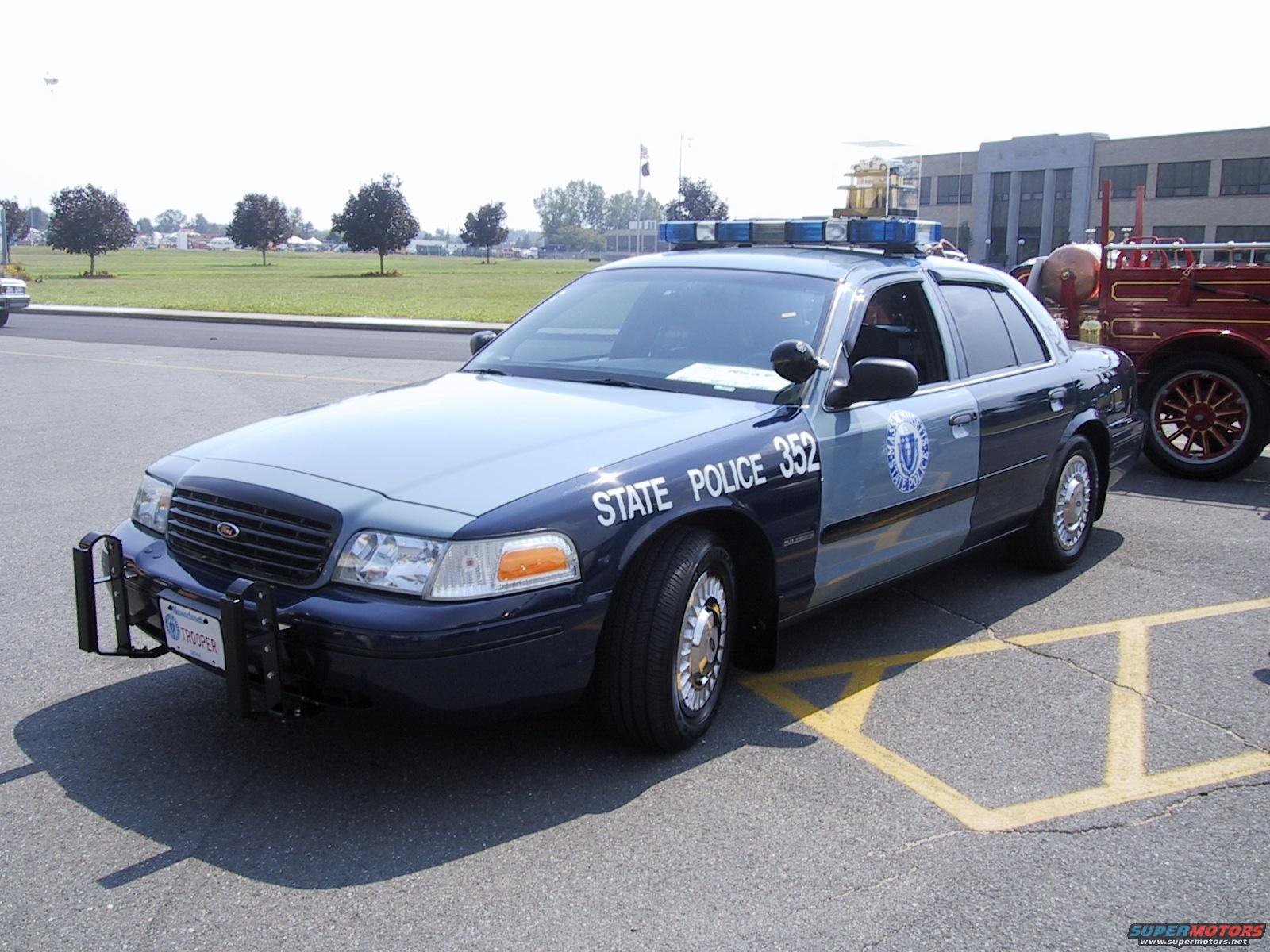 2000 Ford Crown Victoria photo