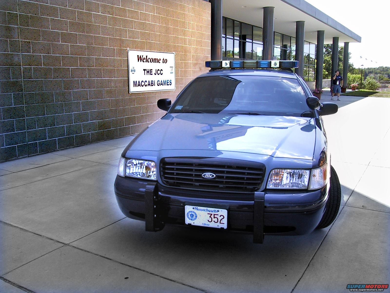 2000 Ford Crown Victoria photo