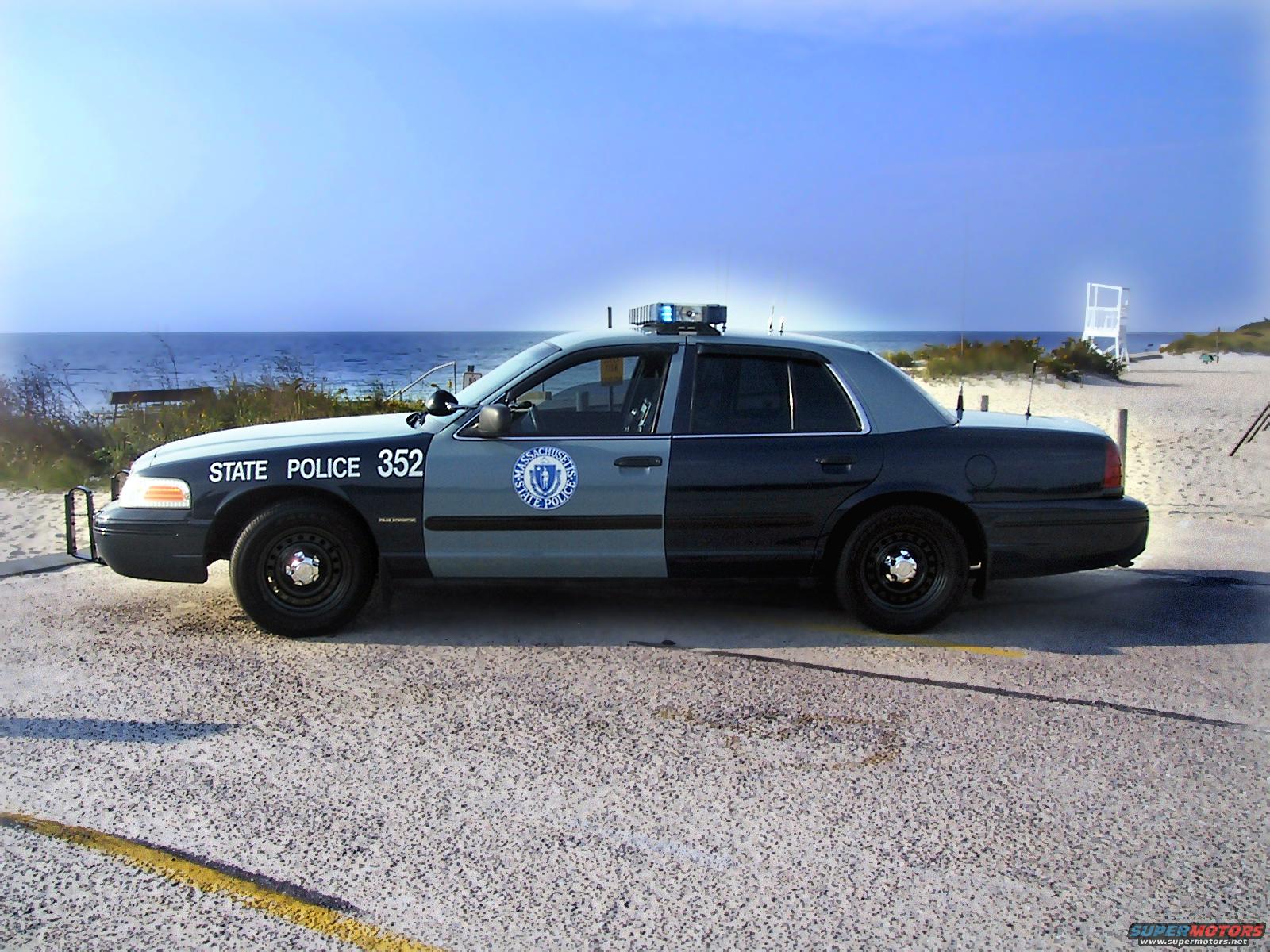2000 Ford Crown Victoria photo