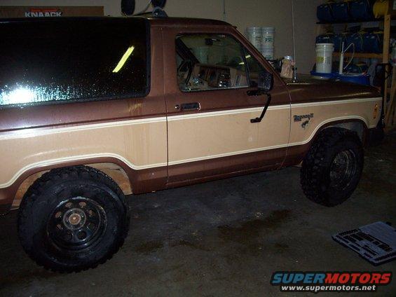 1984 Ford Bronco II 3q-front view, brown and tan two-tone