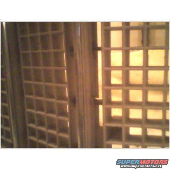 close-up-of-crack-on-7476-ranchero-grill-ebay.jpg 