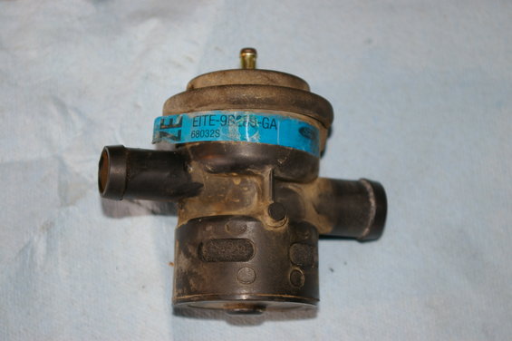 Vacuum control valve with blue label showing E1TE-9R275-GA and 68032S