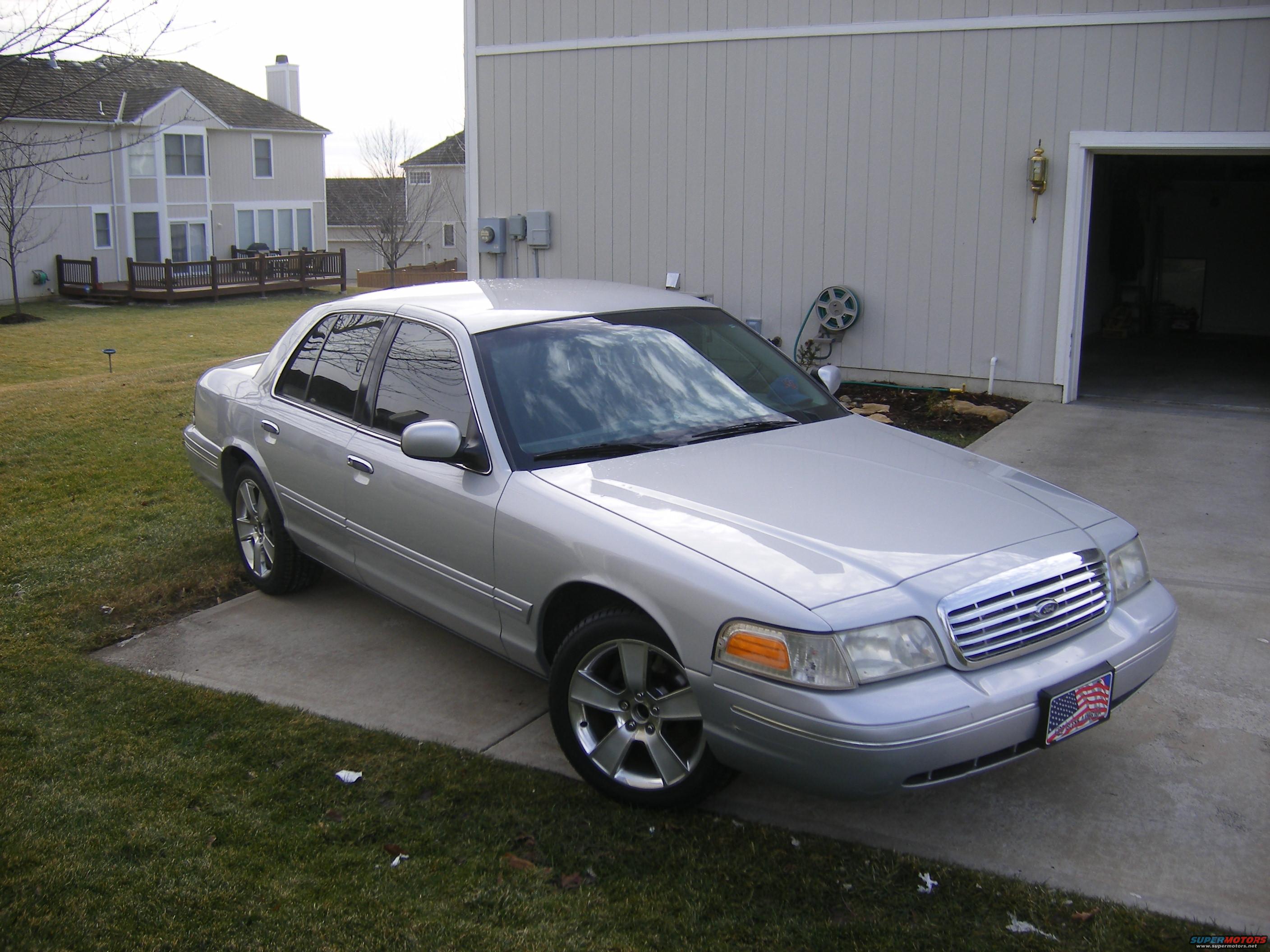 2001 Ford Crown Victoria photo
