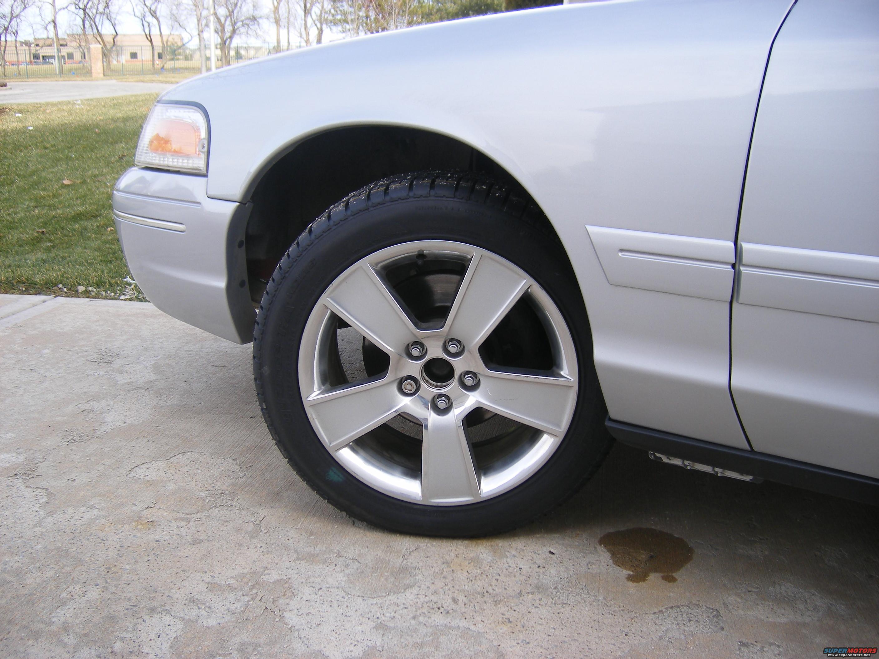 2001 Ford Crown Victoria photo