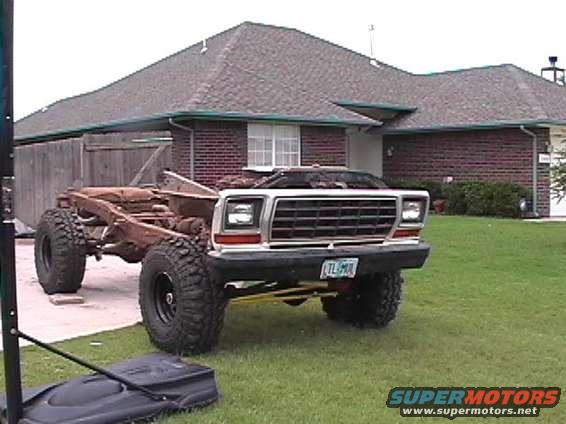 front_body_off.jpg They amost had me talekd into puting a lawn chair u p there and goin 4wheelin....but I had to get the swap done to move in two weeks.