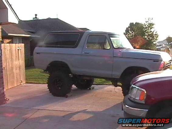 primer_2.jpg Oh....and added a three inch body lift when we swapped.....figered what the heck!