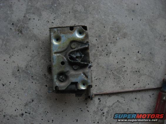img_0841.jpg Original rod-operated latch.