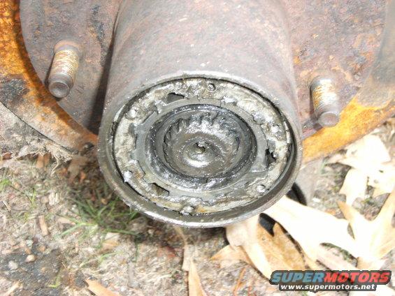 hubinhub.jpg Here's what you are looking at with the hub dial off.