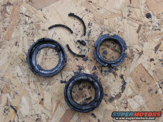 brokenspindlenut.jpg One of the spindle nuts came out in pieces.