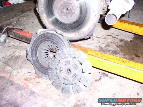 burntclutch.jpg Pulled the 400, so I decided to see what the damage was....