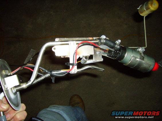 fuel pump assembly with float and hoses