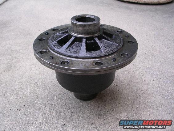 Differential part with a bolted flange and central shaft