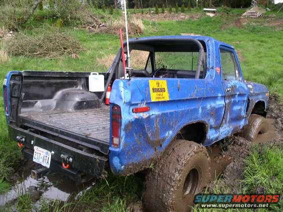 stuck01.jpg Playn around in the back yard