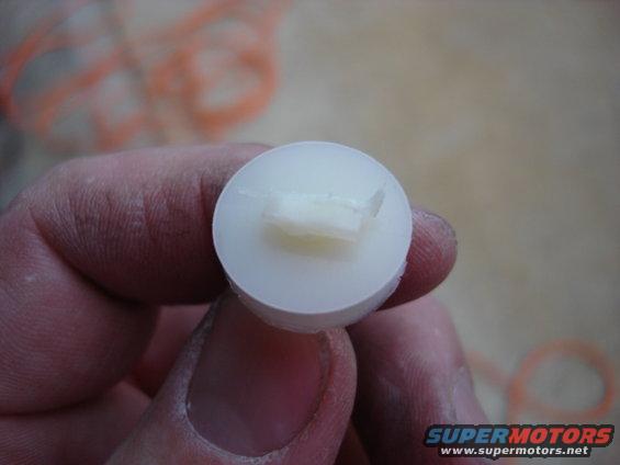 radio67.jpg a cutoff wheel in the dramil and a few seconds of trimming i made the stock looking rectangle carrot.