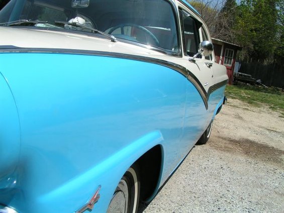 Blue and white 1956 Ford Fairlane, 3q front view