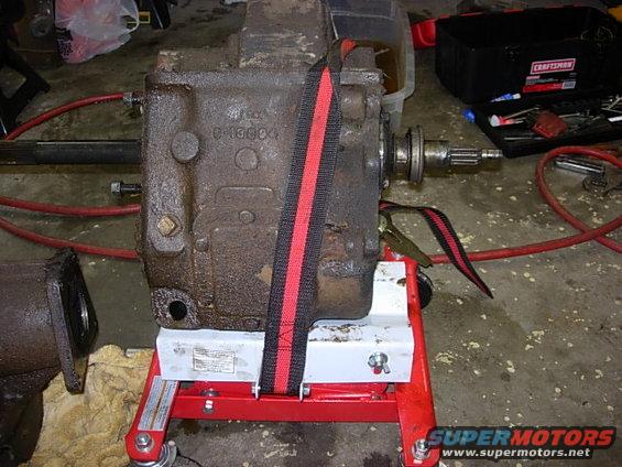 dscn3030.jpg this little tranny jack from china freight worked really well, worth the $60 I paid for sure.