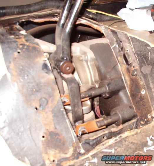 02shifter.jpg This is half the reason for rebuilding the t-case; the shifter won't move into 4H, and it's an internal problem.