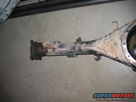 Differential housing with a flange on one end and a bolted cover on the other