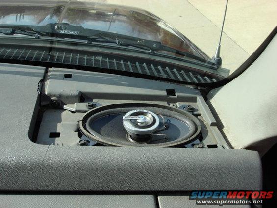 radio91.jpg this was the upgraded speakers the PO had installed. these sound good and will goto the motorhome.