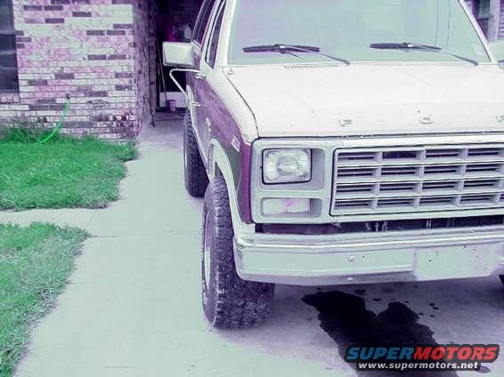Front shot of passenger side tire lean.