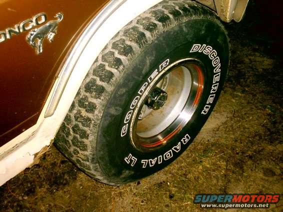 A Very Bald 33x12.50 on a 15x10 rim. Soon to be replaced by 33x15.50 TSL-SX's on American Eagle 589's, still debating on 15x8's or 10's. The tire is leaning a bit and I figured out it's not also because of saggy springs, but also due to a busted gas shock, so I'll soon be replacing both shocks and springs and getting a front end alignment and getting camber adjusted to spec.
