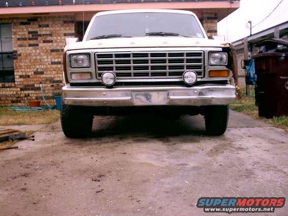 33x12.50 passenger side, 225/75 Drivers side.