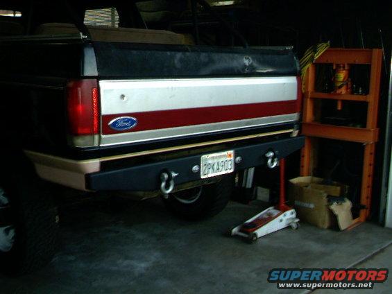 1989 Ford Bronco rear bumper with tow hooks and license plate 2PK4903