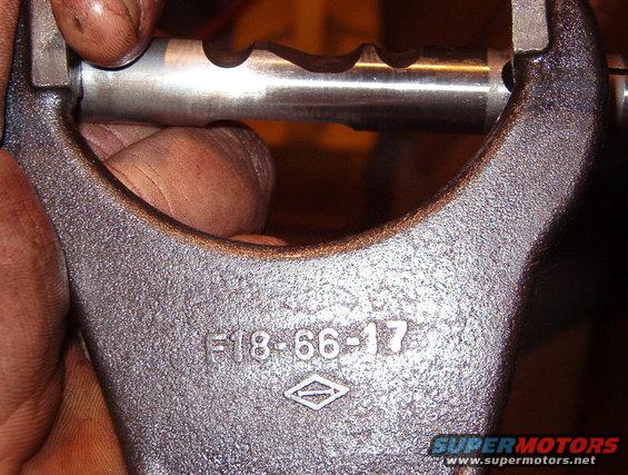 17forkf.jpg This is the front shift fork & rail.