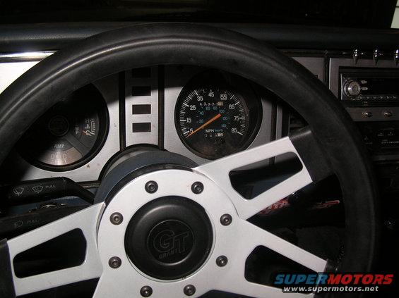 dscn2026.jpg Grant gt steering wheel, the original was baby blue, worn out, and stupid looking.