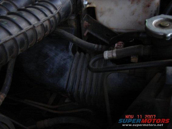 dsc02469.jpg 6cly intake now mounted in the factory location