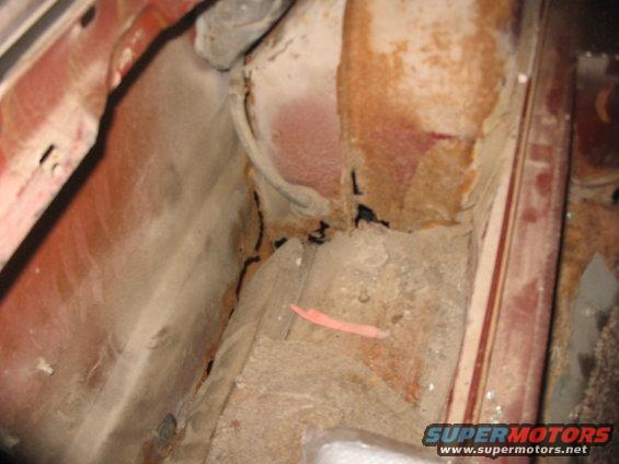 rust05.jpg Inside of quarter and wheelhouse on driver's side.
