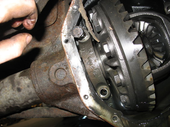 Differential gears with part number VM 6550 visible