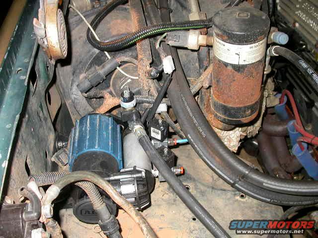 dscn5938.jpg ARB compressor, mounted to stock jack location