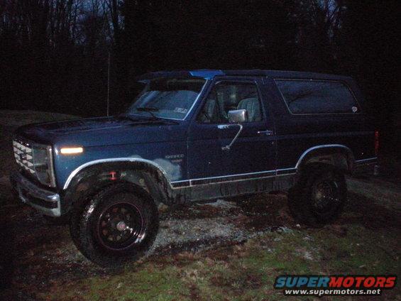 Dark blue 1986 Ford Bronco, 3/4 front view, parked outdoors