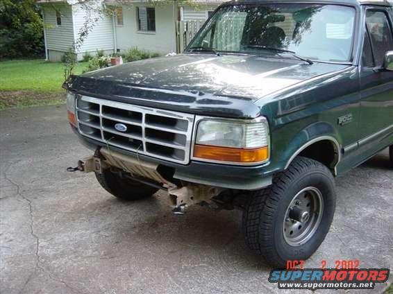 1992 Ford F-Series truck front end with damaged bumper area