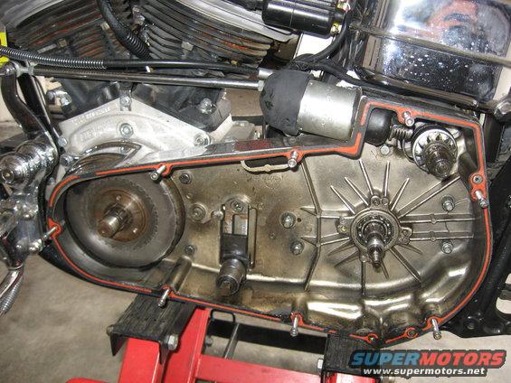 pics of installing a Revtech 5 spd in a 4 spd case with kicker into Shovelhead