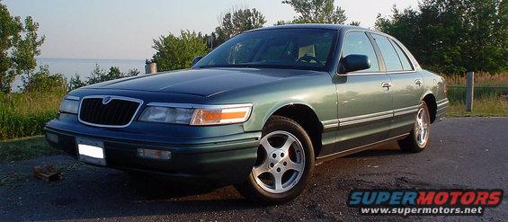 Green 1996 Mercury Grand Marquis 3q-front view