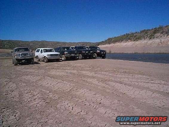 broncogroup2.jpg FR-42 run...That is Brian Soderblom's Bronco on the left and Scott's on the far right...
