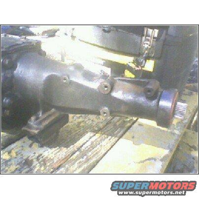 Transmission output shaft with splines and seal