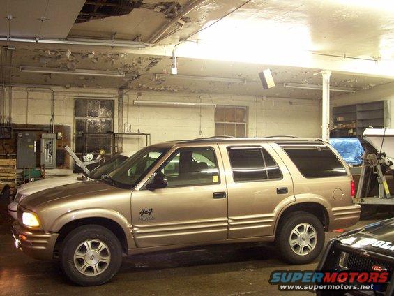 100_1135.jpg Side shot of it indoors, I am gonna take some better pix this summer