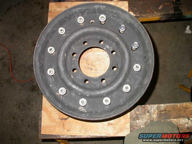 dscn5767.jpg Outer rim with the factory center still intact.  Using this center the wheel would have a 7" back spacing, WAY too much.