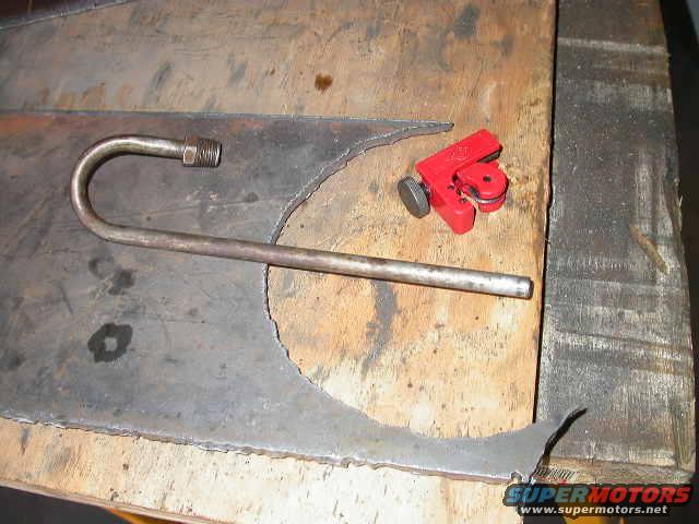 dscn5985.jpg Cut the end of the tube with the fitting off.