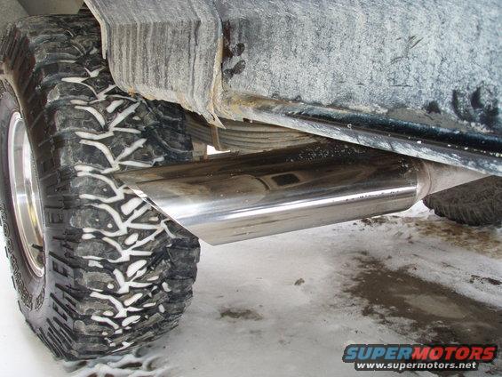 nice and clean! (i wish they stayed that way...)

Dual 4" stainess steel exhaust tips 