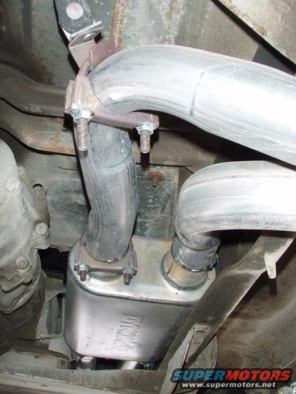 p2070007.jpg 3" Dual-In / Dual-Out Dynomax muffler.
...as you can see, no y-pipe and no cats either.