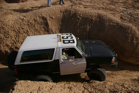 1986 Ford Bronco with FSB on roof, off-roading in dirt